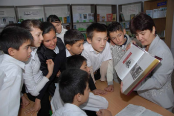Кыргызстан: Узбекская молодежь все чаще не заканчивает образование
