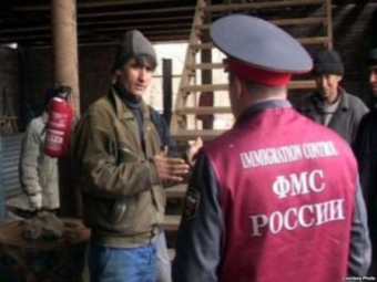 Мигранты в России отданы на милость торговцев рабочей силой