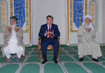 Таджикские имам-хатибы получат господдержку и единую форму