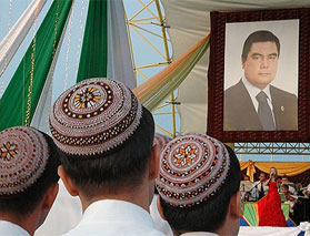 «Витриномания» — неизлечимая болезнь туркменских диктаторов