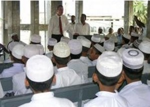 Таджикистан возвращает студентов из зарубежных исламских центров