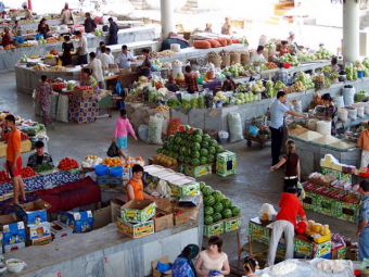 Рынок в Баткенской области Кыргызстана теряет таджикских торговцев