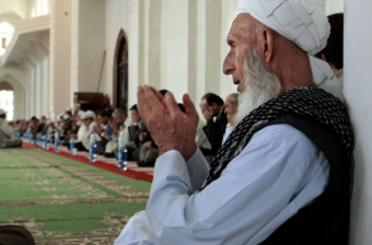В Таджикистане спорят о финансовой поддержке мулл за счет казны