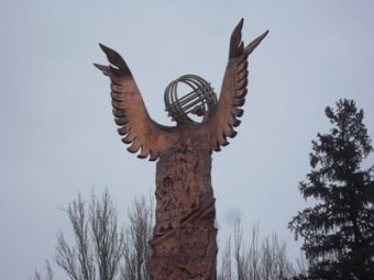 В Караколе идет подготовка к открытию памятника погибшим во время событий 7 апреля в Кыргызстане