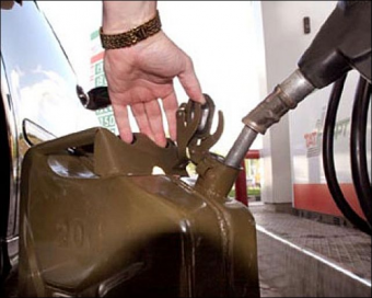 Эксперт: Российский бензин может заполонить казахстанский рынок