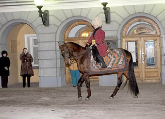 Уникальный туркменский ковер стал единственным экспонатом необычной выставки в Москве