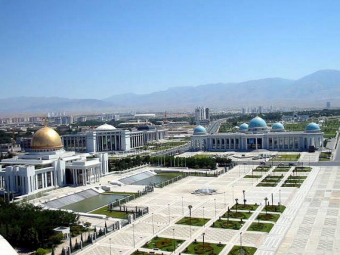 Президент Туркменистана предложил построить метро в Ашхабаде