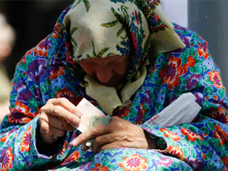 Перенос выплат пенсий в Кыргызстане - это чиновничий произвол или неумение работать?