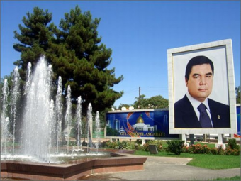 Запад и Туркменистан: двойные стандарты в обмен на энергоносители
