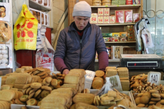 Из-за курса доллара цены на некоторые товары в Кыргызстане повысились на 10-20%