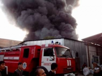 Пожар на барахолке в Алматы: Торговцы подсчитали ущерб