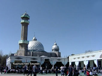 Верующие бишкекчане хотят видеть Кыргызстан светским