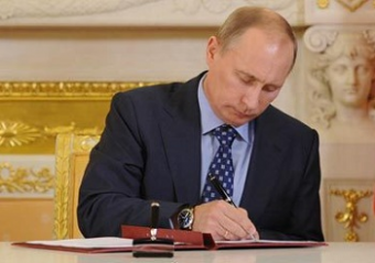 Путин подписал закон, позволяющий таджикским гражданам оформлять разрешение на работу в РФ на 3 года