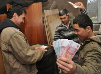 Узбекистан на первом месте по объему денежных переводов из России