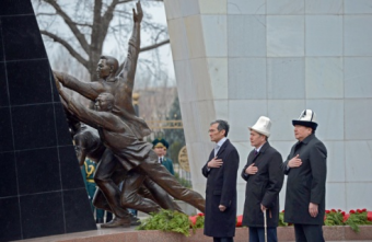 В Бишкеке вспомнили об одной революции и задумались о другой