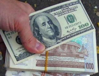 Доллар в Узбекистане приблизился к уровню в 3000 сумов