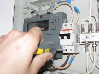 Повышение тарифов на электричество в Кыргызстане ограничат владельцами трехфазок