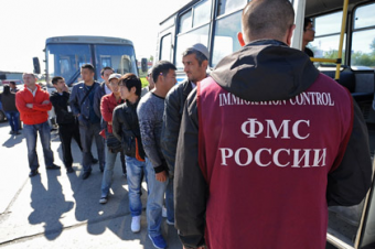 Отмена квот на мигрантов уничтожит теневой рынок труда в России - мнение