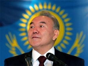 Признать Назарбаева национальным символом предлагают в Казахстане