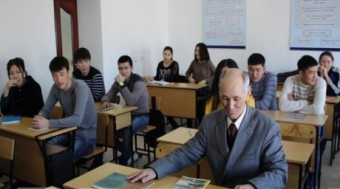 68-летний студент вуза из Уральска закончит учебу на деньги бизнесмена
