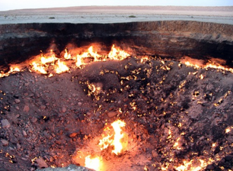 Исследователь из Канады впервые опустился на дно горящего кратера Дарваза в Туркменистане, более известного как «Врата ада»