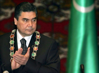 Туркменистан: Президент разрешил поставить себе памятник по просьбе трудящихся