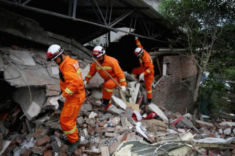 Число жертв землетрясения на юго-западе Китая превысило 400 человек