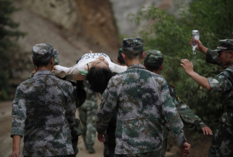 Фоторепортаж: Последствия разрушительного землетрясения на юго-западе Китая