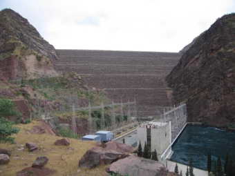 Уровень запаса воды в водохранилище Нурекской ГЭС в Таджикистане достиг максимальной отметки