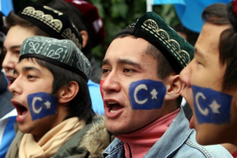 Пекин платит уйгурам деньги за браки с ханьцами…
