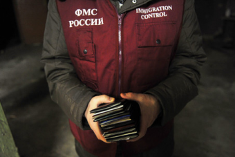 Более 4,3 миллиона нелегалов живут и работают в России в настоящее время, - ФМС РФ