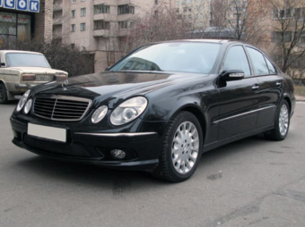 Черные Mercedes чиновников Туркмении перестанут раздражать простых людей: теперь у президента и министров только белые