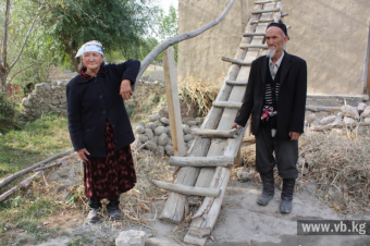 Пожилые супруги 24 года служат живым щитом на границе в Баткене