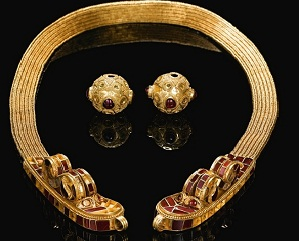 Хранившееся в кыргызской семье ожерелье V века продали за $390 тысяч