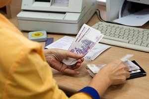 Объем денежных переводов таджикских мигрантов сократился примерно на 6%