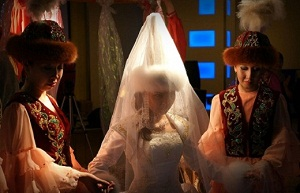 Эксперты раскритиковали национальные костюмы в Казахстане
