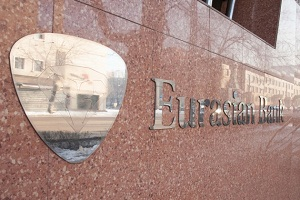 Экс-сотрудница Евразийского банка извинилась перед казахстанцами
