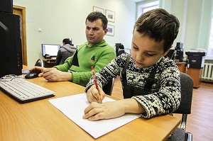 Урок мигрантам: как приезжие сдают в Москве экзамены на знание языка и истории 