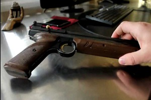 В Узбекистане спортивные пистолеты приравняли к огнестрельному оружию