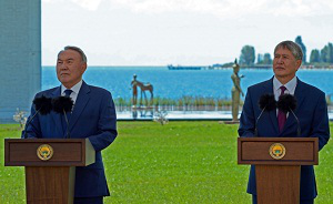 Атамбаев пожелал Кыргызстану президента, как Назарбаев