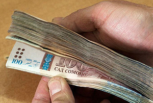 Эксперт: Падение тенге может вызвать панику на валютном рынке Таджикистана