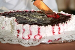 В Таджикистане именинника оштрафовали на 633 доллара за торт