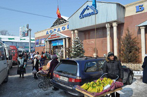 Кто обирает казахстанцев на пути к кыргызскому рынку?