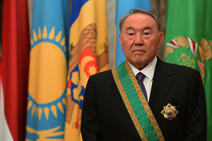 Назарбаев призвал не подгонять Казахстан на пути демократии