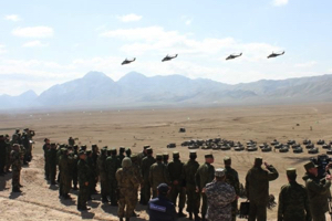 Российские и таджикские военные уничтожили две тысячи условных боевиков 