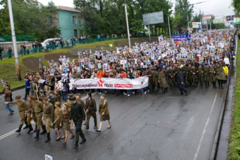 ФОТО: Бессмертный полк в Бишкеке. На улицы вышло более 20 000 человек 