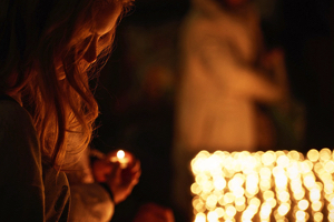 В Бишкеке в день начала ВОВ из 1418 свечей выстроили слово Помним