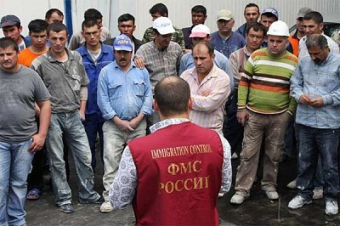 Правовые проблемы таджикских трудовых мигрантов в России решит вступление Таджикистана в ЕАЭС