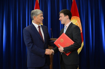 За что получают награды из рук президента в Киргизии?