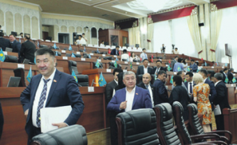 Киргизия осталась наедине с президентом
